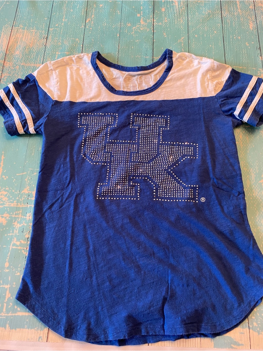 University of Kentucky Bling Short Sleeve Top with Glitter Wildcats on Back